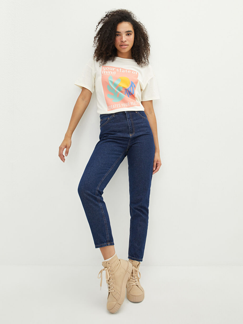 Bej Bisiklet Yaka Baskılı Kısa Kollu Kadın Tişört-2