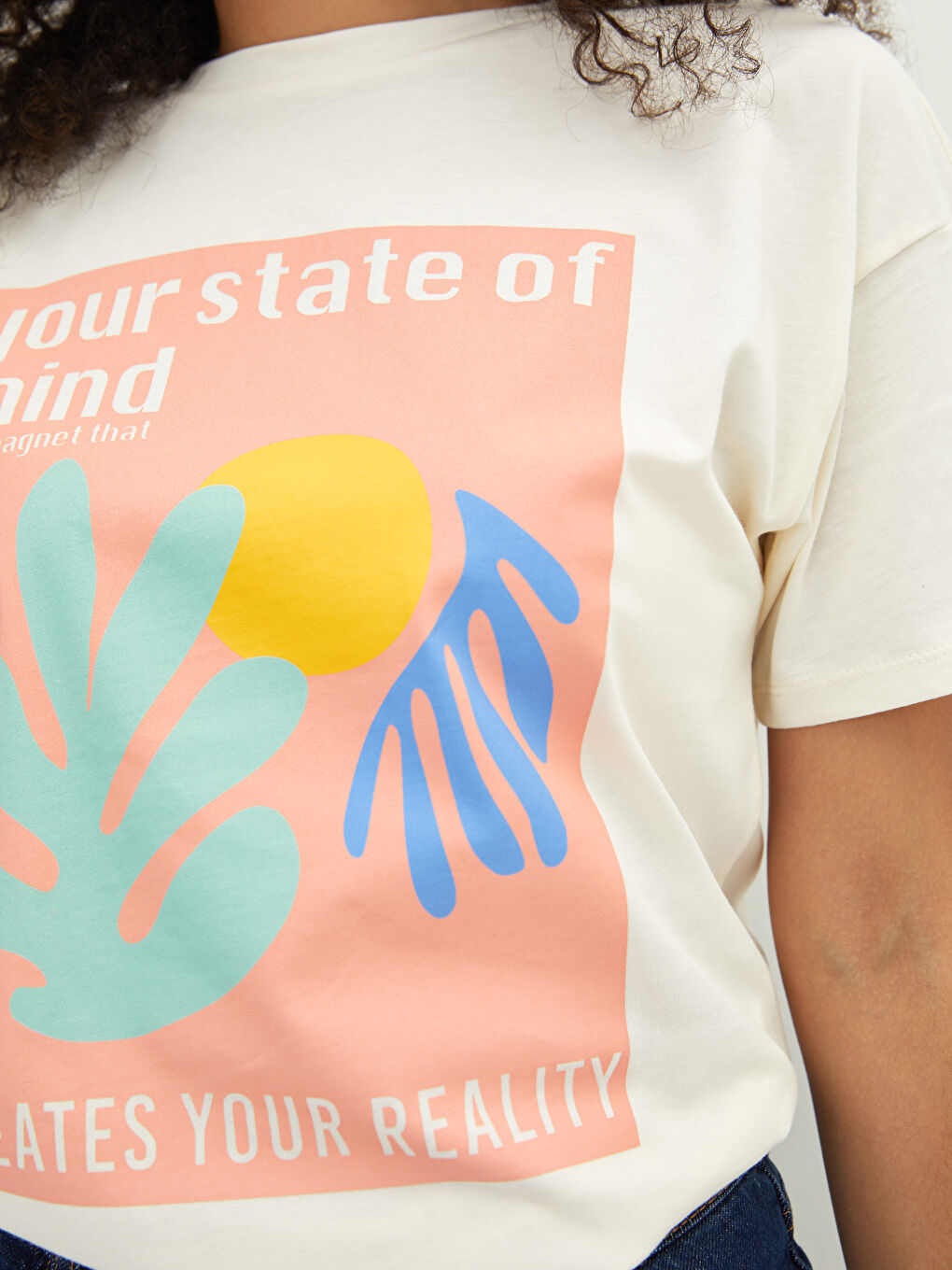 Bej Bisiklet Yaka Baskılı Kısa Kollu Kadın Tişört-3