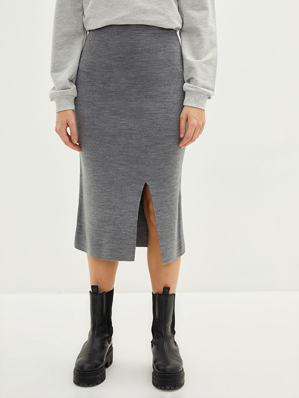 LC Waikiki Women's Elasticated Waist Plain Knitwear Skirt -W1HO28Z8-D5P