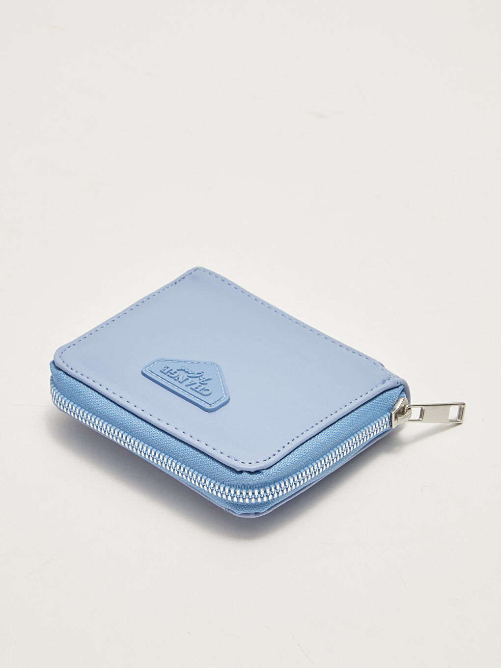 محفظة للسيدات بتفاصيل علامة جلدية