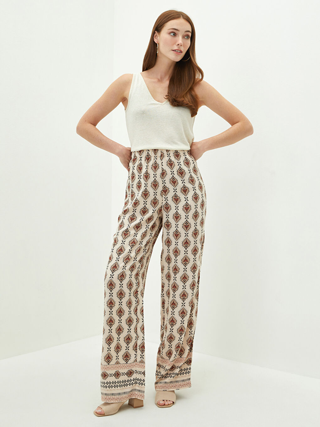 Kırmızı Beli Lastikli Etnik Desenli Geniş Paça Viskon Kadın Pantolon-1