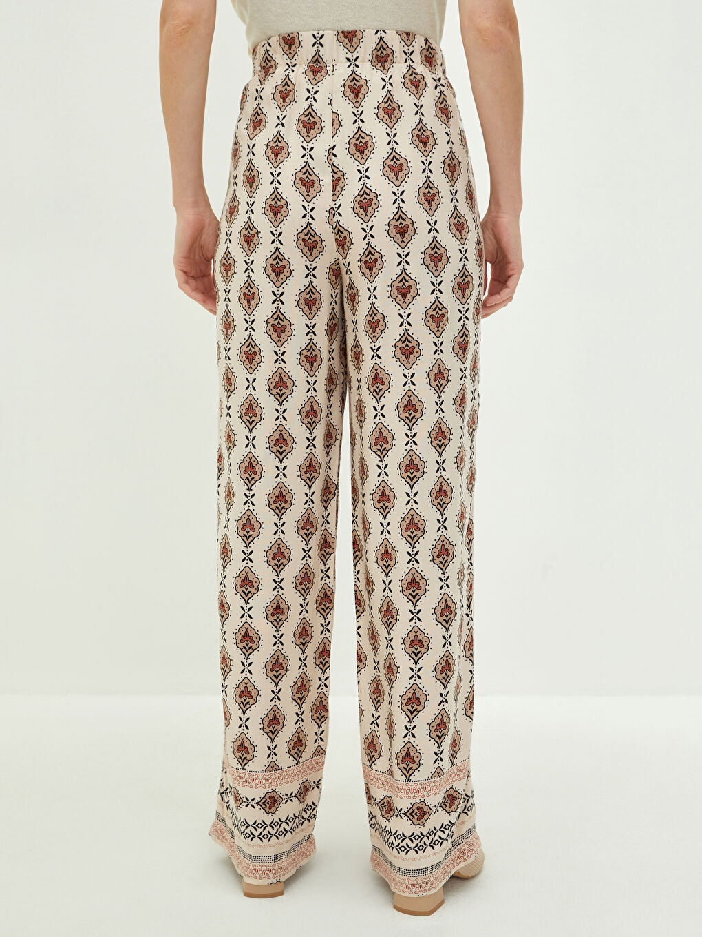 Kırmızı Beli Lastikli Etnik Desenli Geniş Paça Viskon Kadın Pantolon-3
