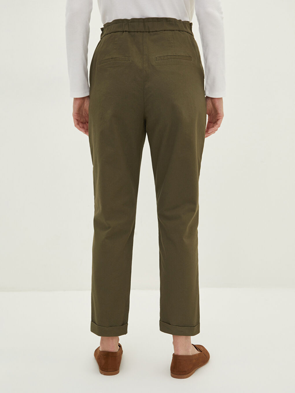 Haki Beli Lastikli Düz Cep Detaylı Kadın Pantolon-4