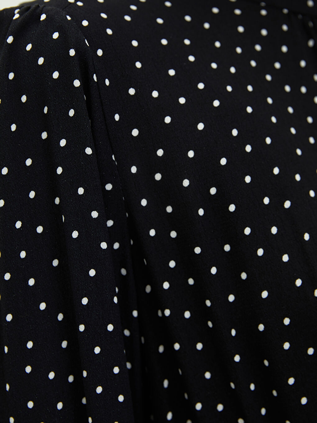 Siyah Fırfırlı Dik Yaka Puantiyeli Uzun Kollu A Kesim Maroken Kumaş Kadın Elbise-3