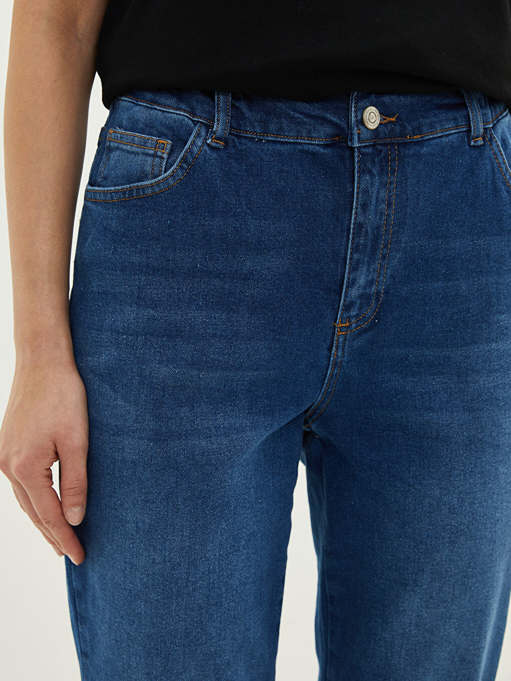 جينز موم فيت بتفاصيل الجيوب نساء روديو-5