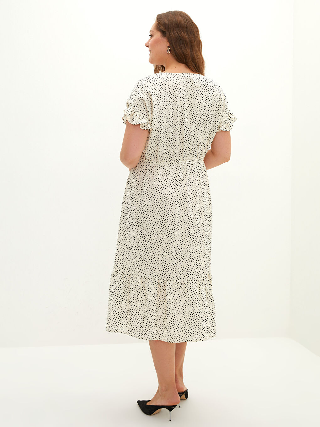 Siyah Kruvaze Yaka Puantiyeli Kısa Kollu Viskon Kadın Elbise-4