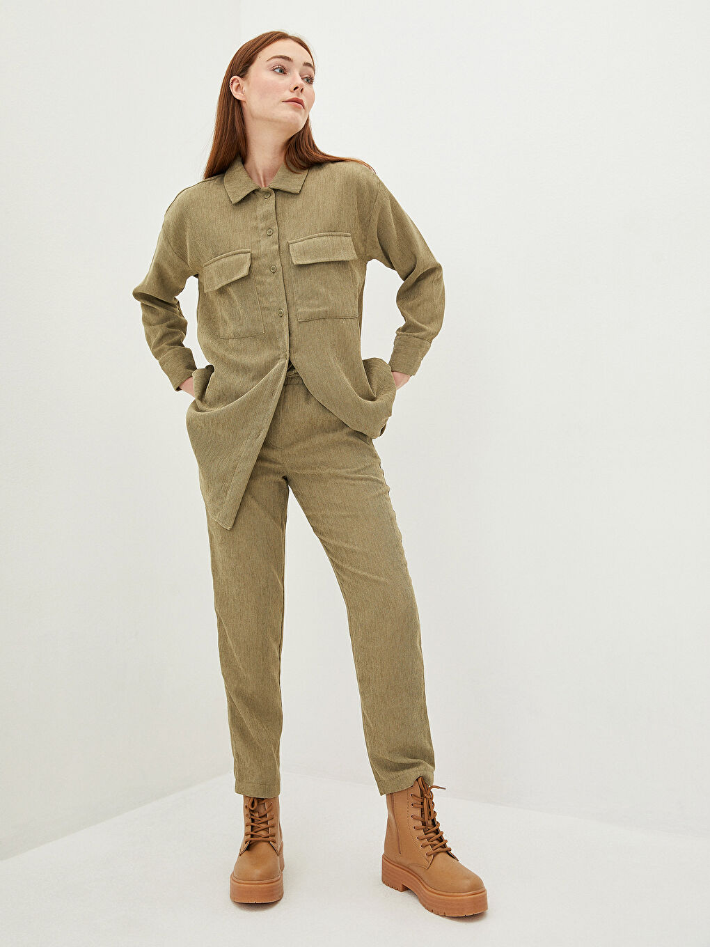 Haki Beli Lastikli Rahat Kalıp Düz Kadife Kadın Pantolon-1