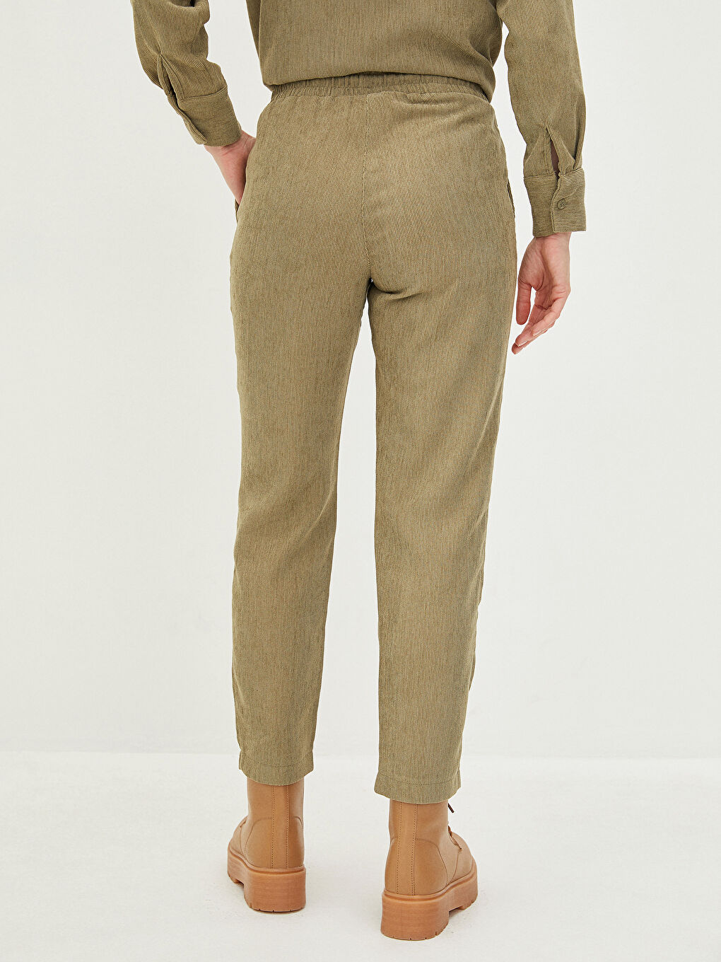 Haki Beli Lastikli Rahat Kalıp Düz Kadife Kadın Pantolon-3