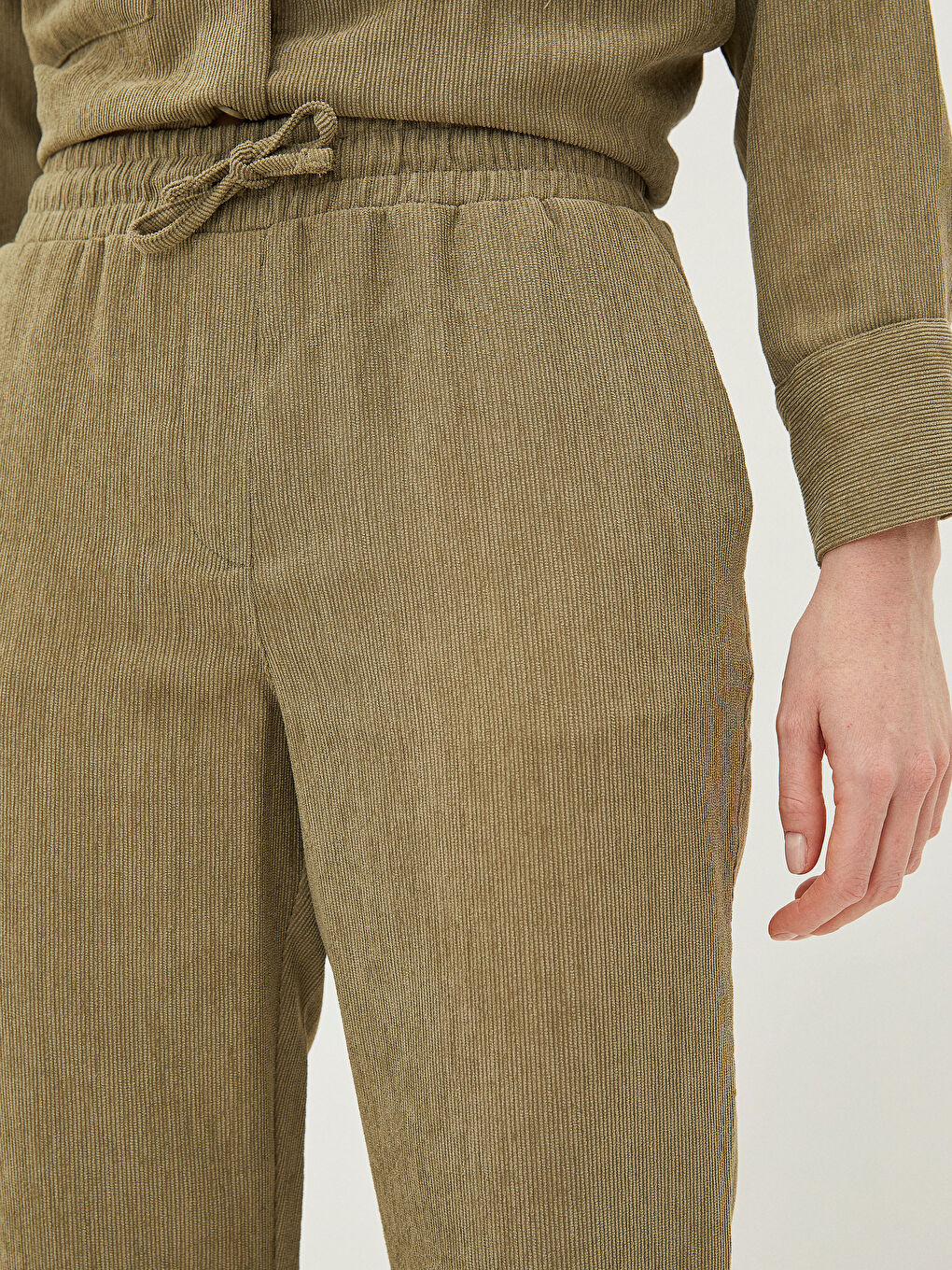 Haki Beli Lastikli Rahat Kalıp Düz Kadife Kadın Pantolon-4