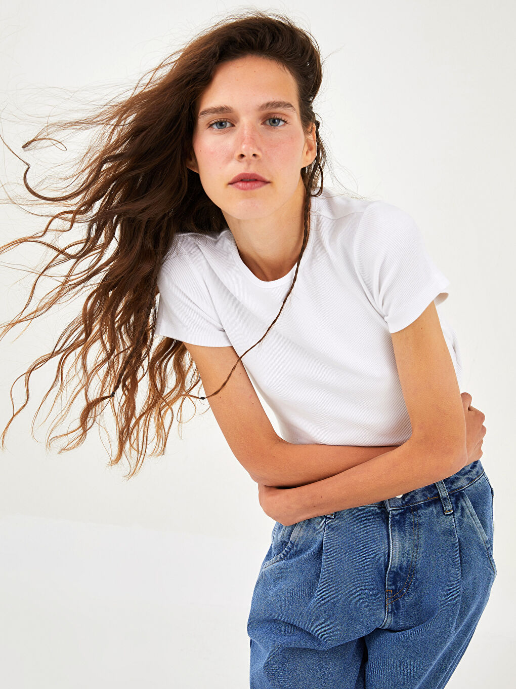 Beyaz Bisiklet Yaka Düz Kısa Kollu Pamuklu Kadın Bluz-1