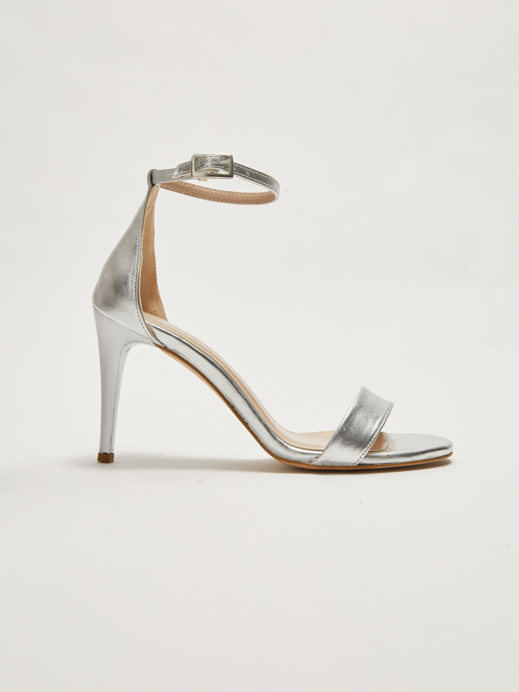 طالون عالي نسائي ب سْتراب واحد و بْكلة ف الكاحل-1