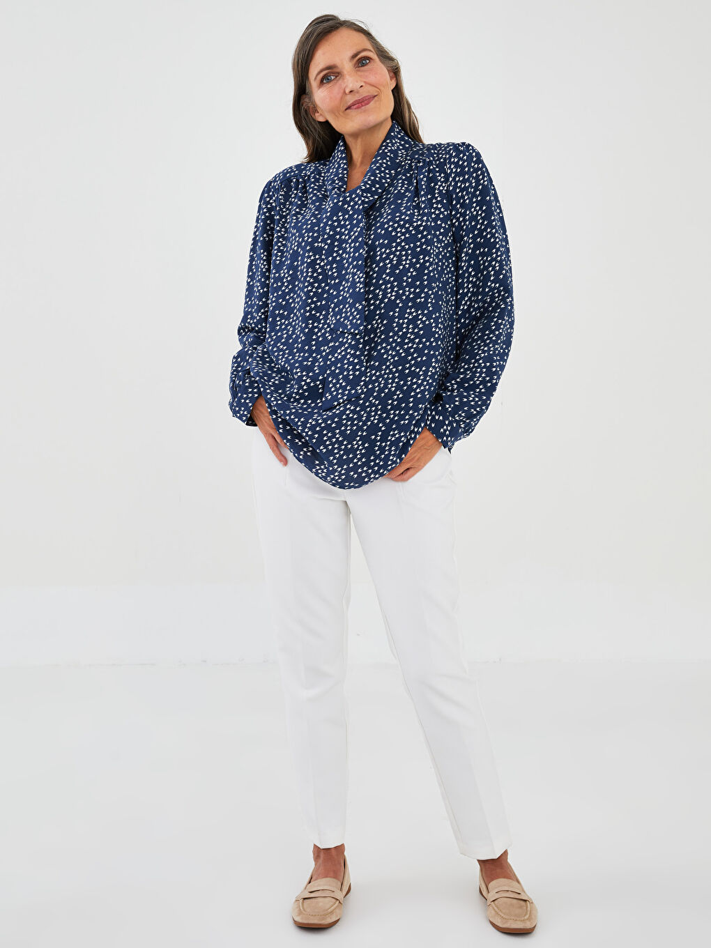 Lacivert Bağlamalı Yaka Desenli Uzun Kollu Kadın Bluz-2