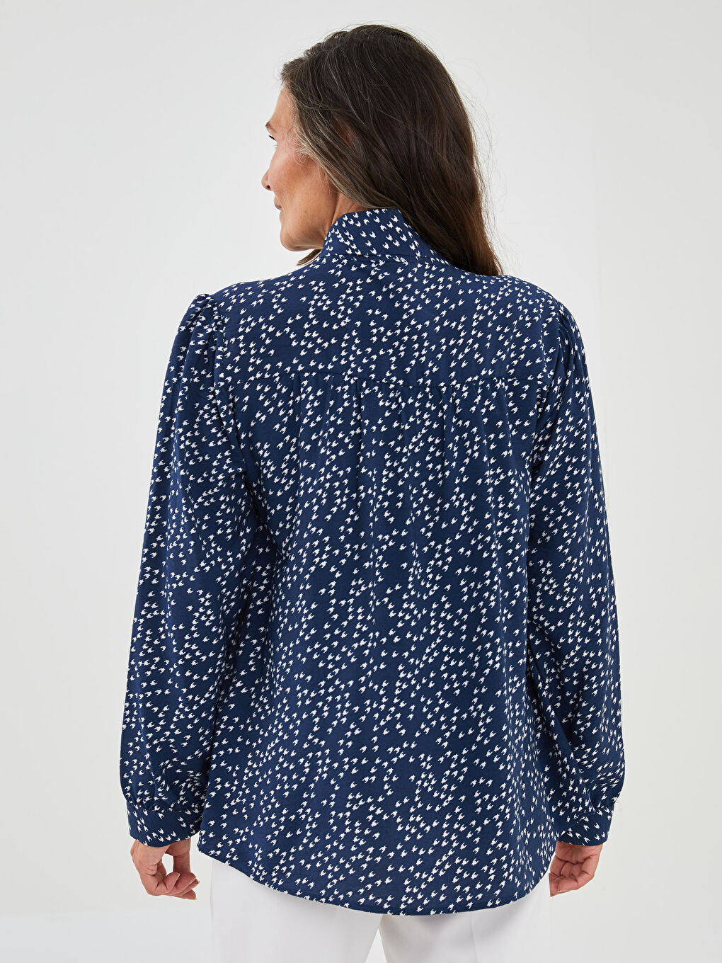 Lacivert Bağlamalı Yaka Desenli Uzun Kollu Kadın Bluz-4