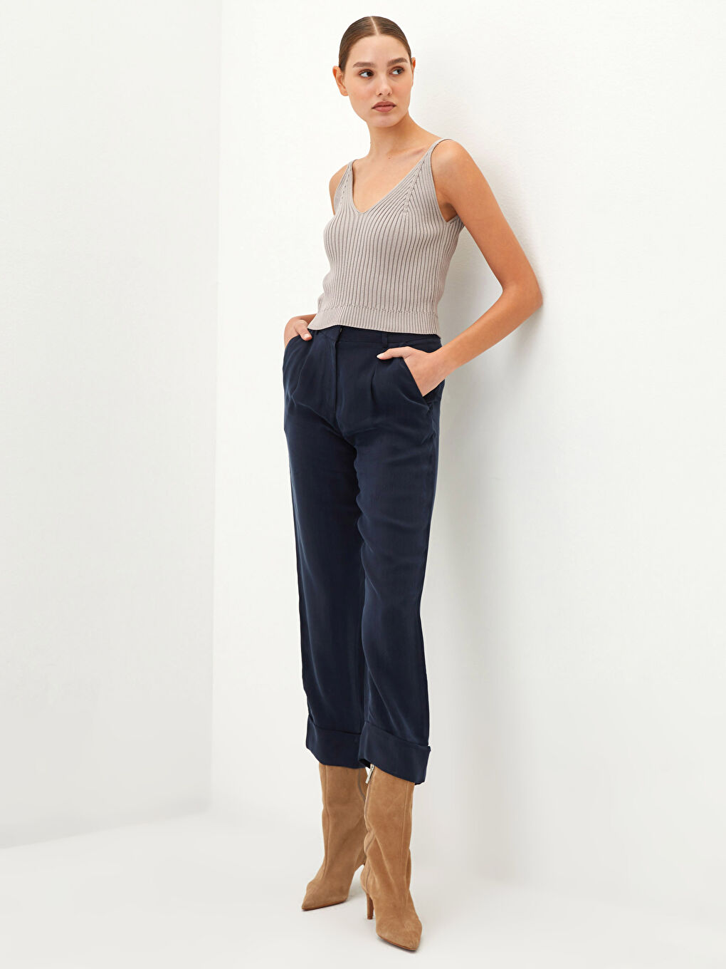 كنزة صوفية نسائية بدون أكمام سادة بفتحة رقبة على شكل حرف V من القطن-2