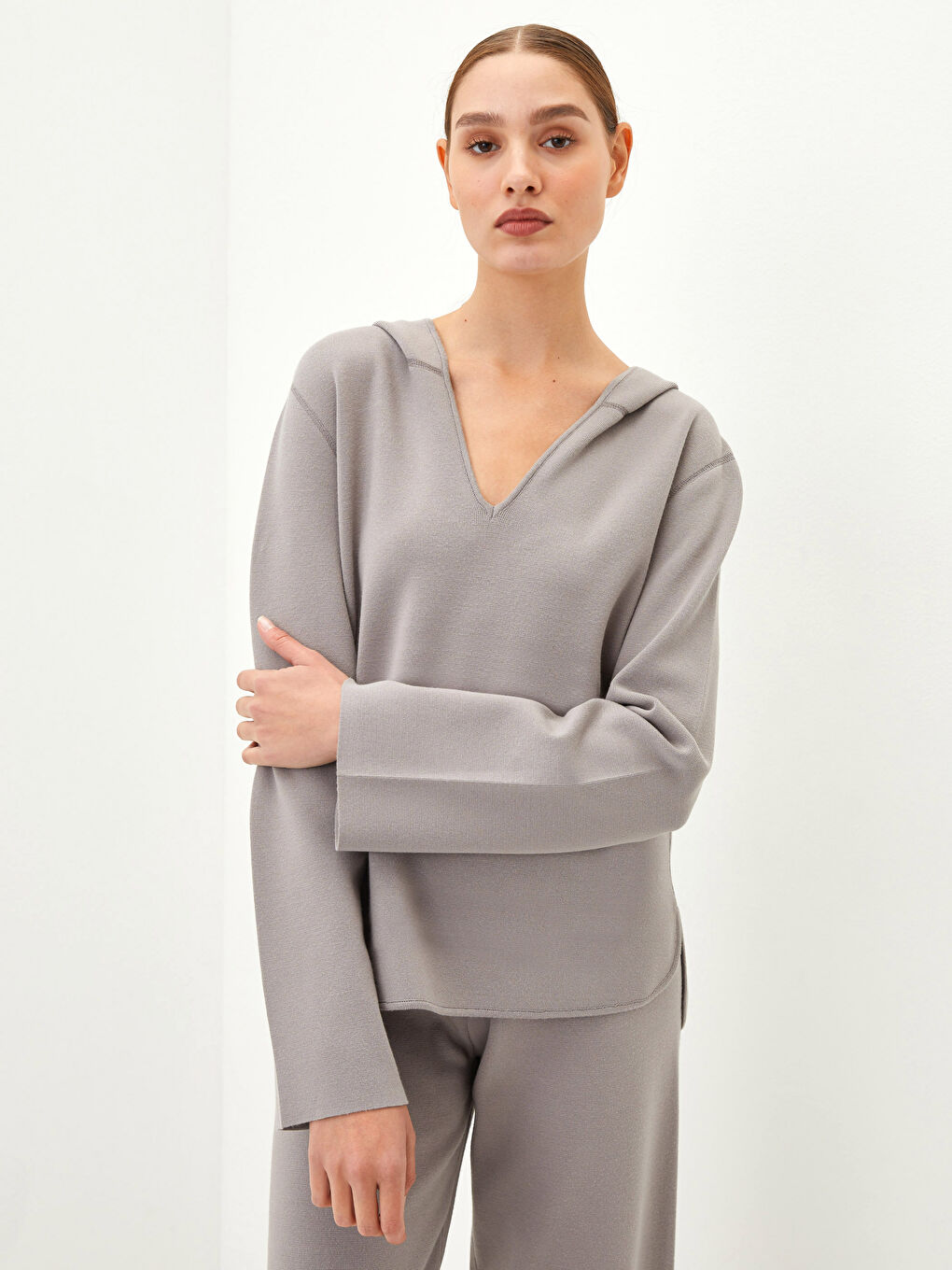Gri Kapüşonlu Düz Uzun Kollu Kadın Triko Kazak-1