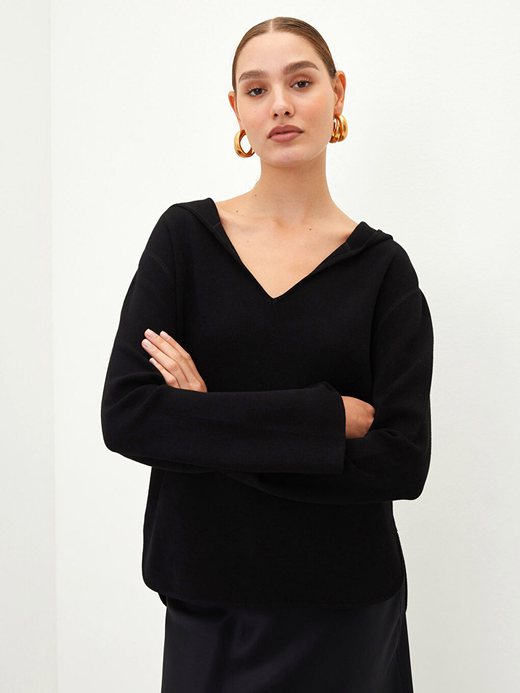 Siyah Kapüşonlu Düz Uzun Kollu Kadın Triko Kazak-1