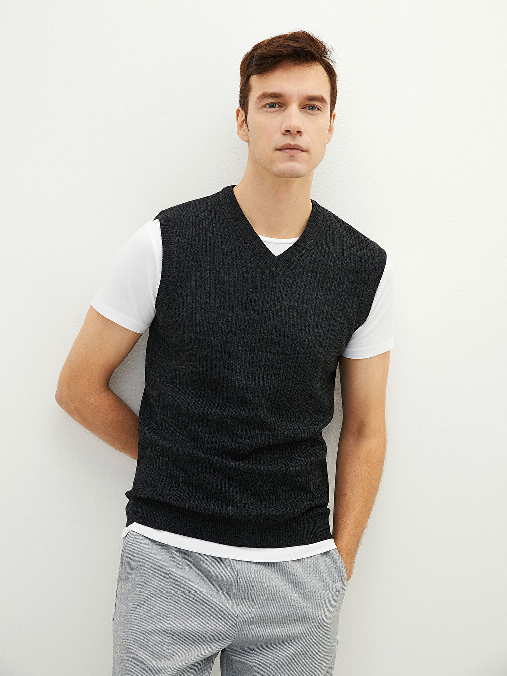 سترة صوفية بدون أكمام بياقة على شكل حرف V عادية للرجال-1