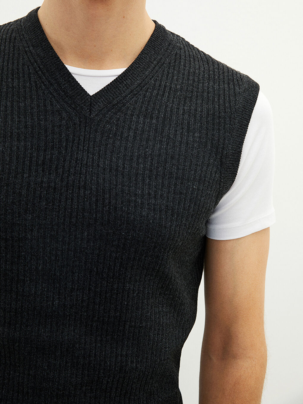 سترة صوفية بدون أكمام بياقة على شكل حرف V عادية للرجال-2