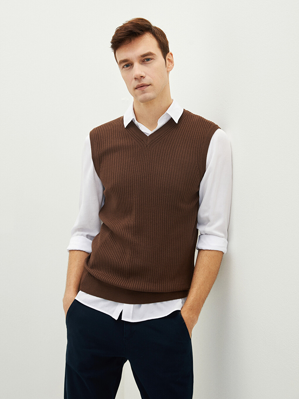LCWAIKIKI Classic V Neck Sleeveless Straight Men's Sweater
