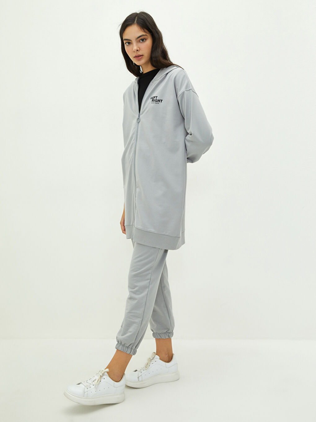 Gri Kapüşon Yaka Baskılı Uzun Kollu Kadın Spor Hırka-2