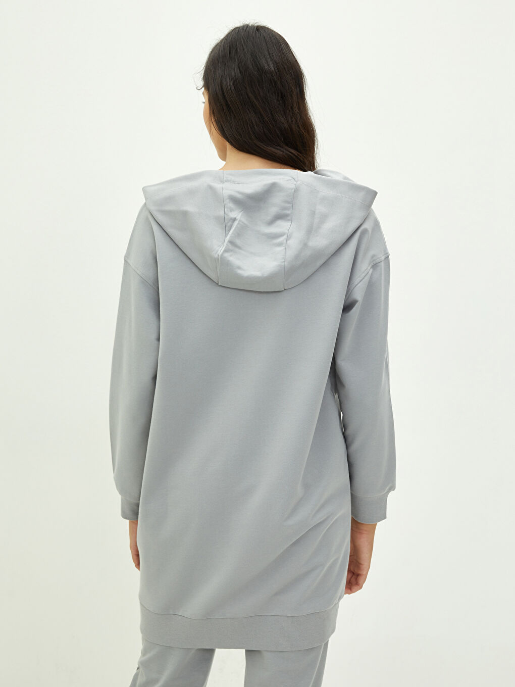 Gri Kapüşon Yaka Baskılı Uzun Kollu Kadın Spor Hırka-4