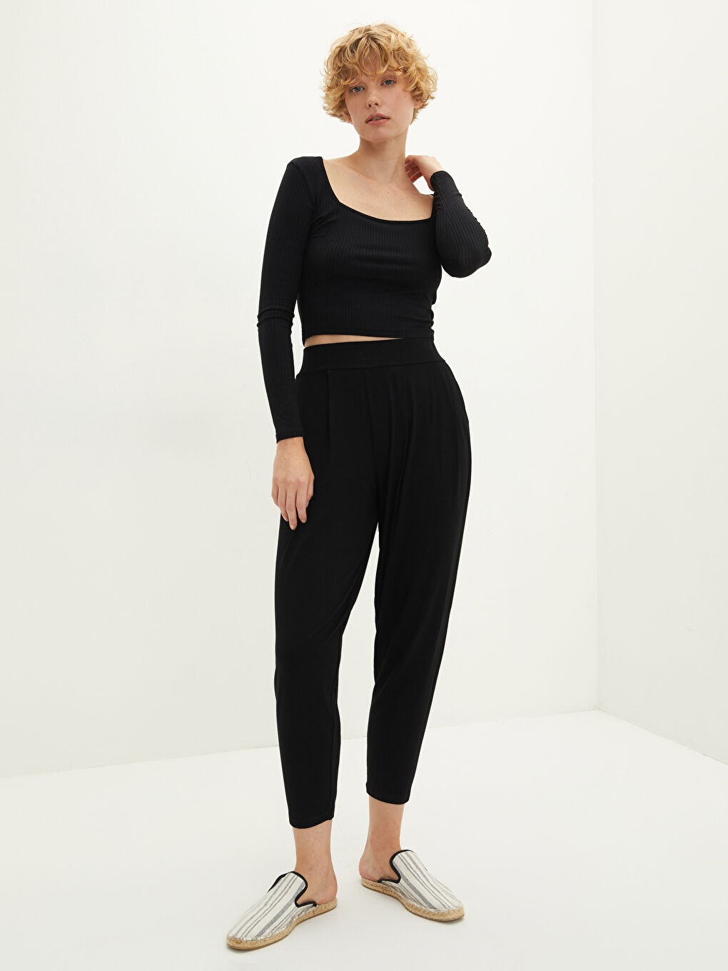 Siyah Kadın Beli Lastikli Düz Pantolon