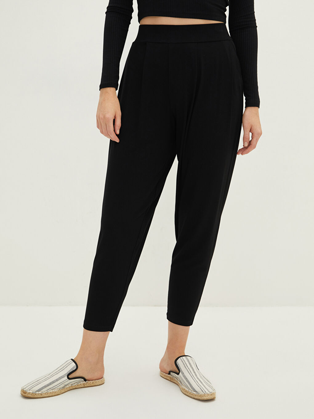 Siyah Kadın Beli Lastikli Düz Pantolon-2