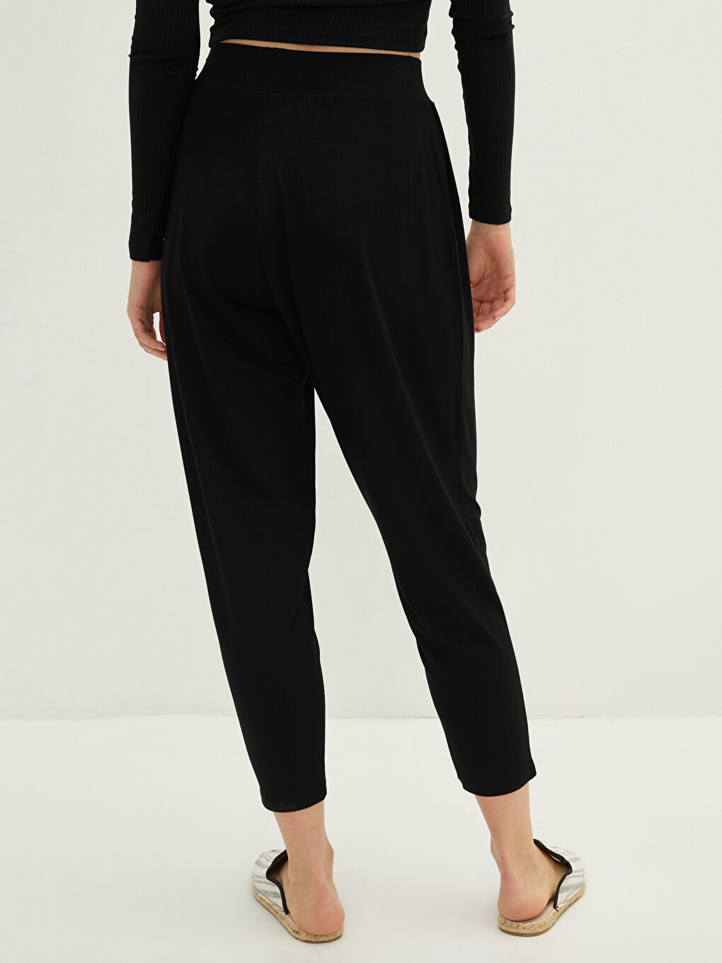 Siyah Kadın Beli Lastikli Düz Pantolon-3