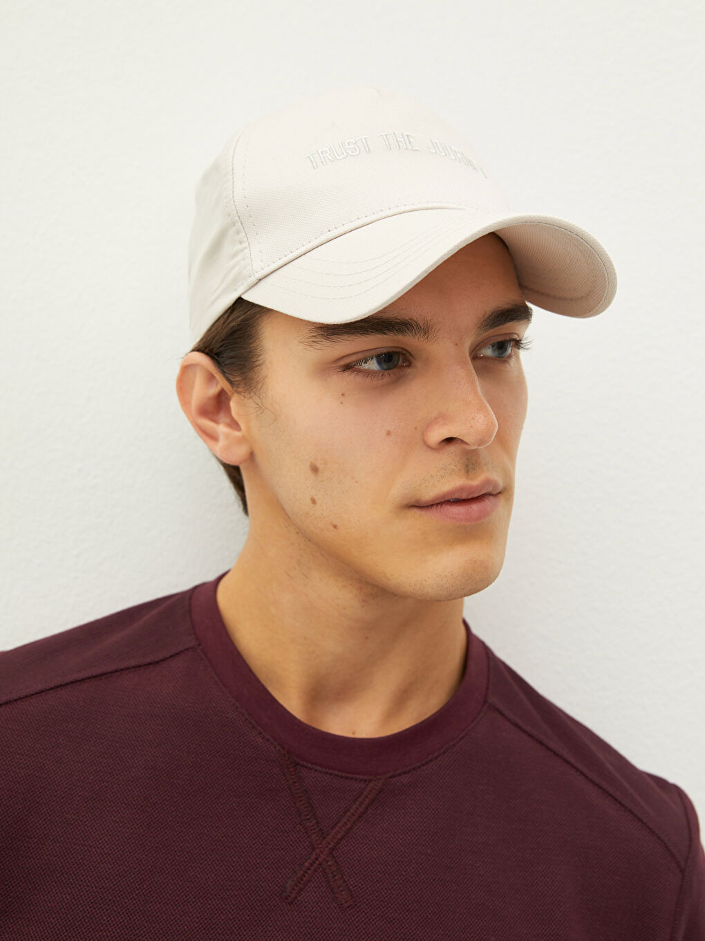 Bej Pike Kumaştan Nakışlı Erkek Kep Şapka-1