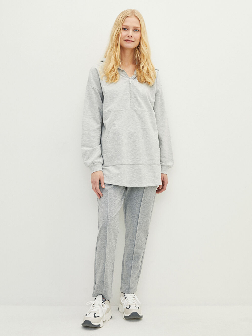 Женская толстовка с капюшоном однотонная с длинным рукавом-2