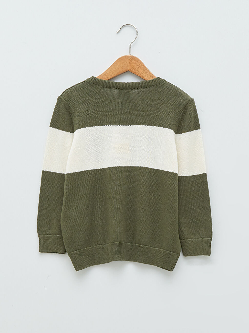 Свитер из тонкого трикотажа с круглым вырезом, длинным рукавом и цветовым блоком для мальчика-1
