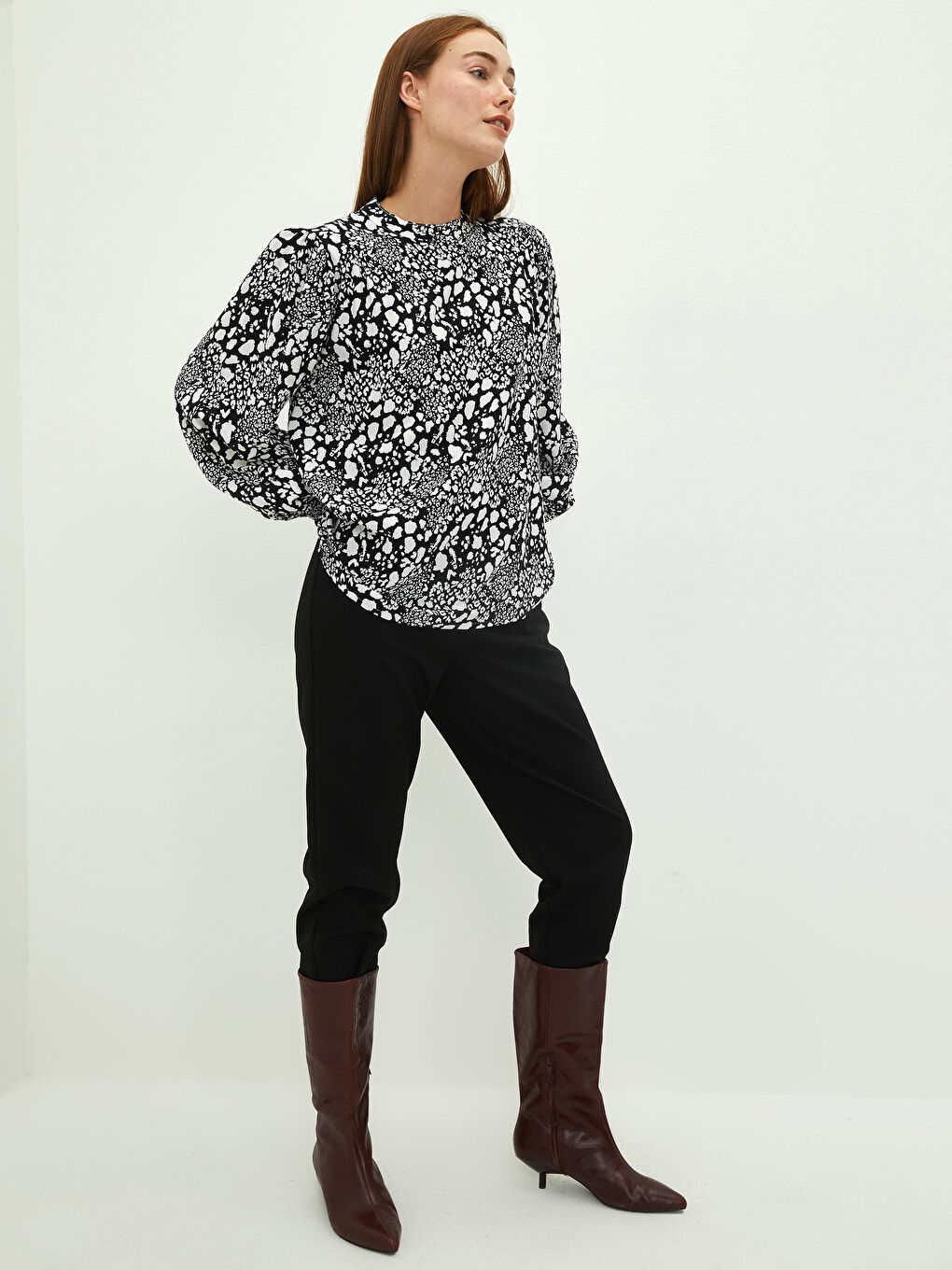 Siyah Bağlamalı Yaka Desenli Uzun Kollu Viskon Kadın Bluz-3