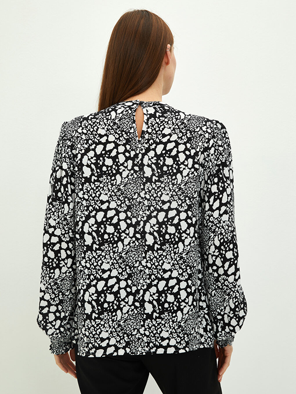 Siyah Bağlamalı Yaka Desenli Uzun Kollu Viskon Kadın Bluz-4