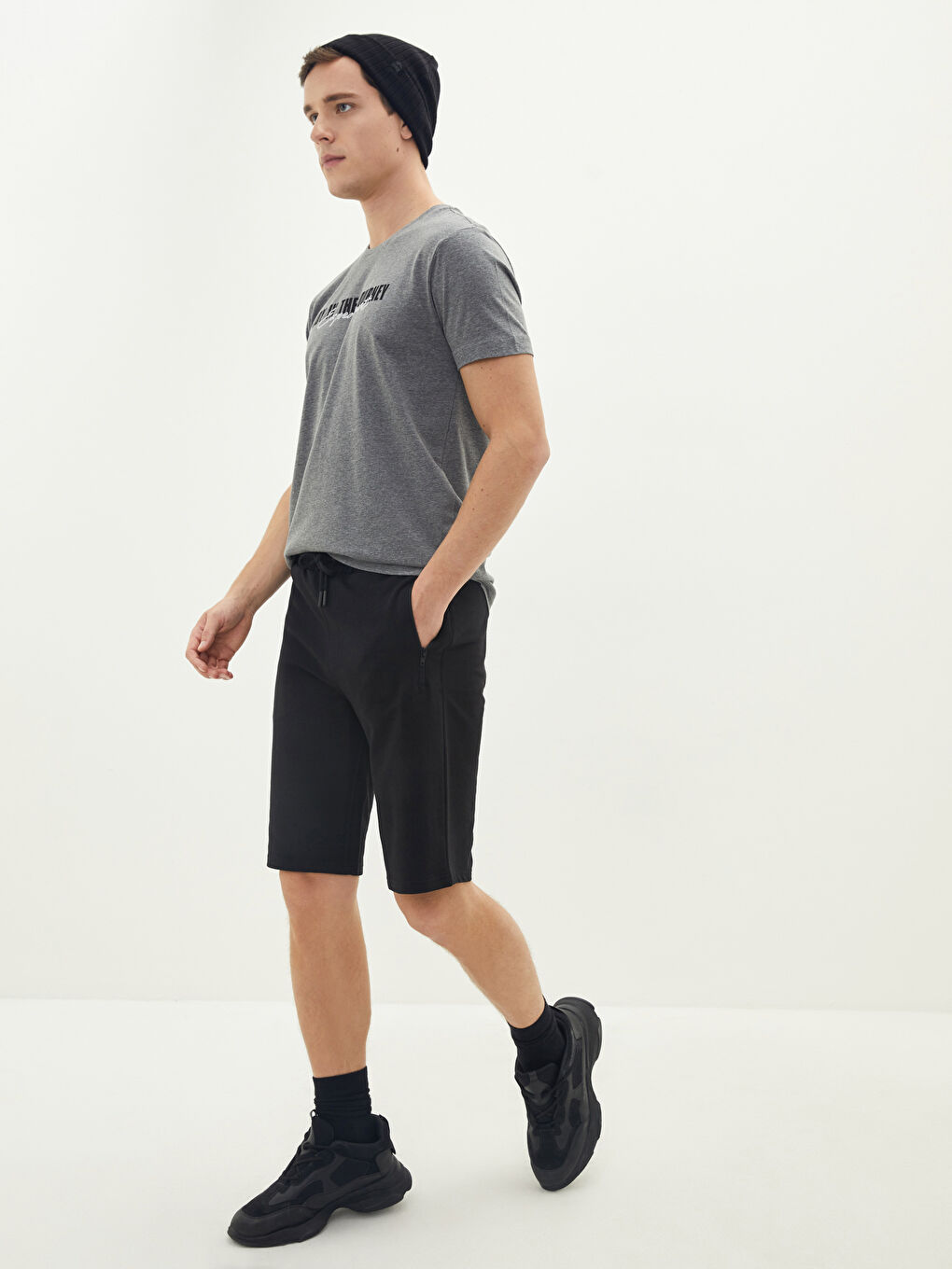 Siyah Slim Fit Örme Erkek Şort-1