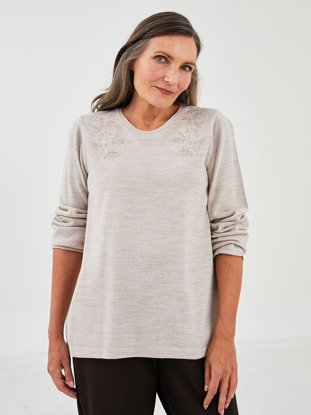 Crew Neck Embroidered Women's Knitwear Sweater-1