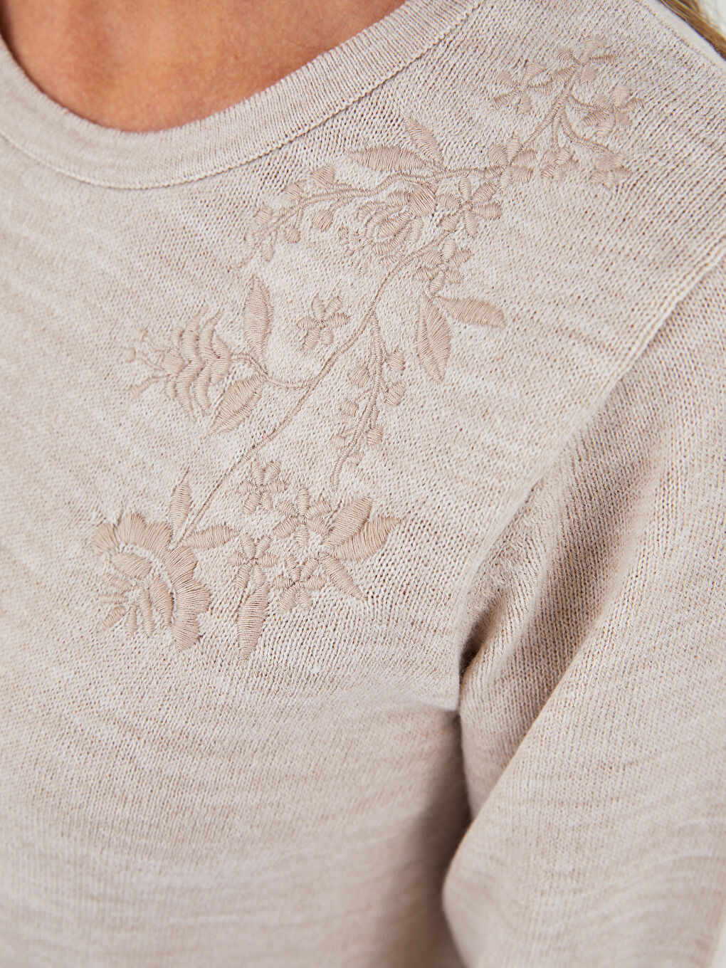 Crew Neck Embroidered Women's Knitwear Sweater-2