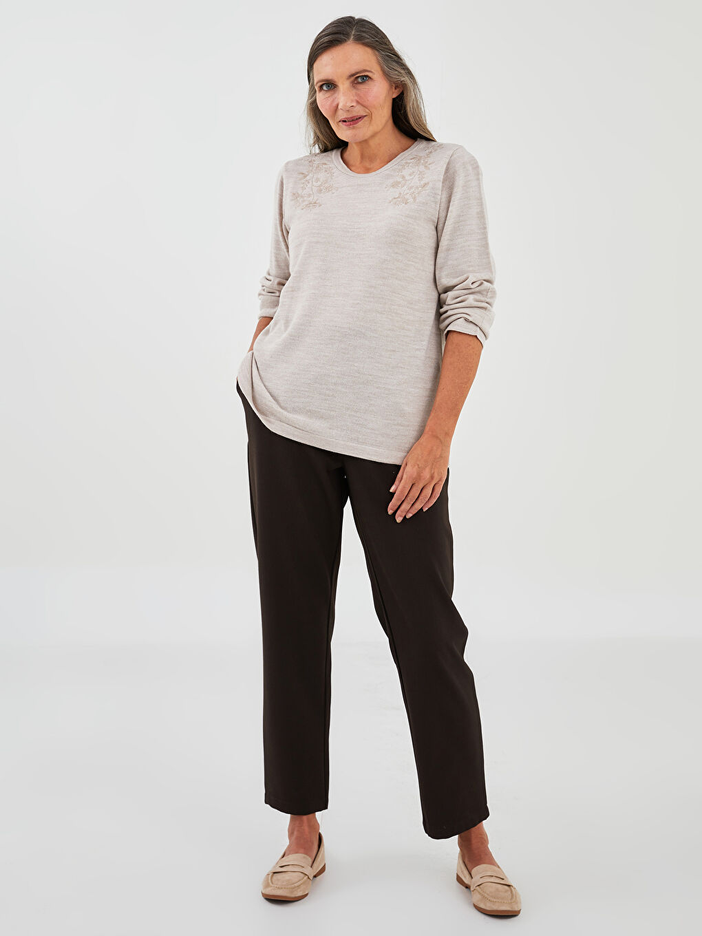 Crew Neck Embroidered Women's Knitwear Sweater-3