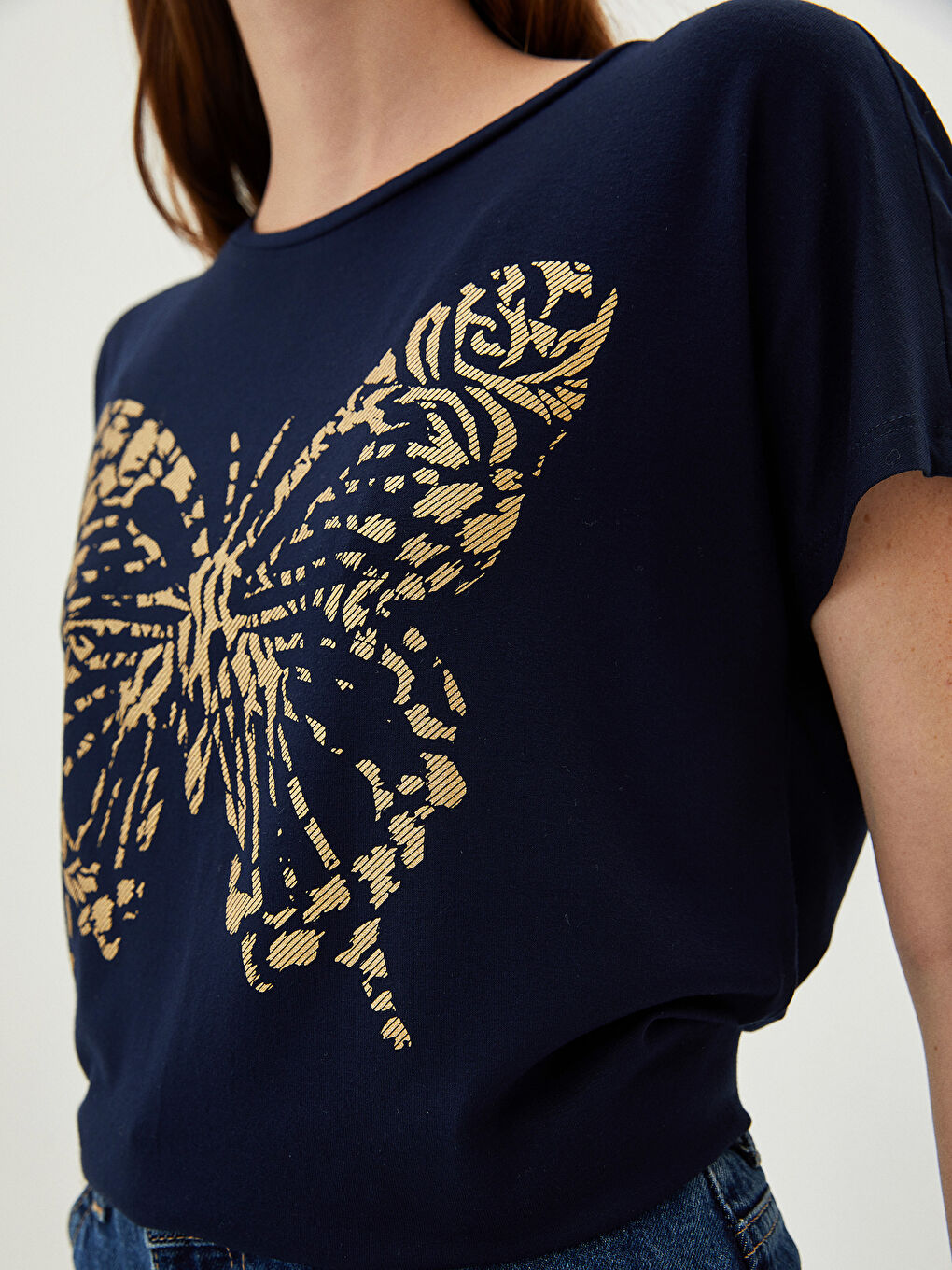 Lacivert Bisiklet Yaka Kelebek Baskılı Kısa Kollu Kadın Tişört-2