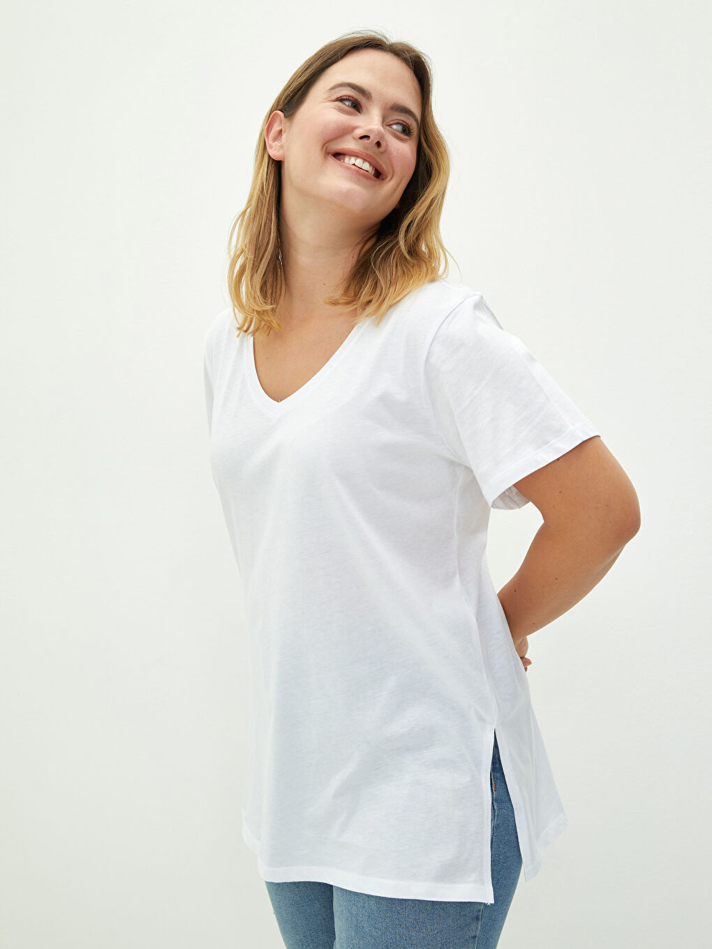 Beyaz Büyük Beden V Yaka Düz Kısa Kollu Kadın Tişört