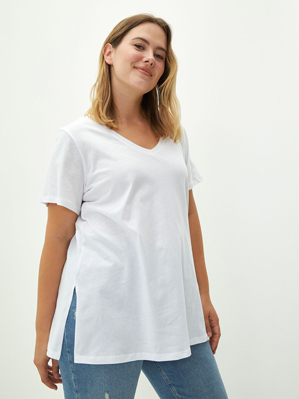 Beyaz Büyük Beden V Yaka Düz Kısa Kollu Kadın Tişört-1