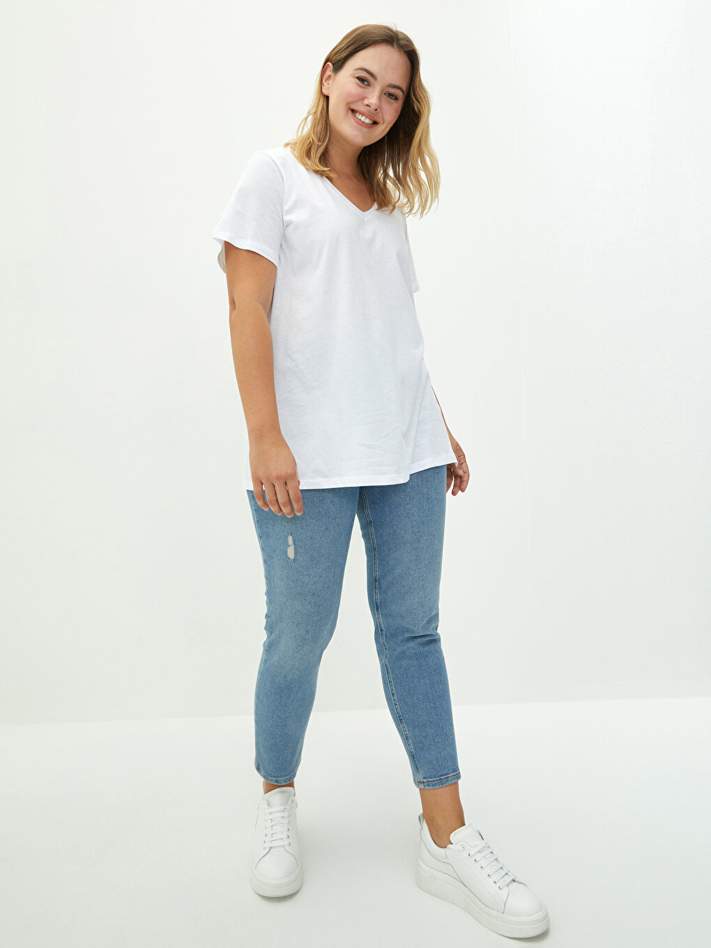 Beyaz Büyük Beden V Yaka Düz Kısa Kollu Kadın Tişört-2