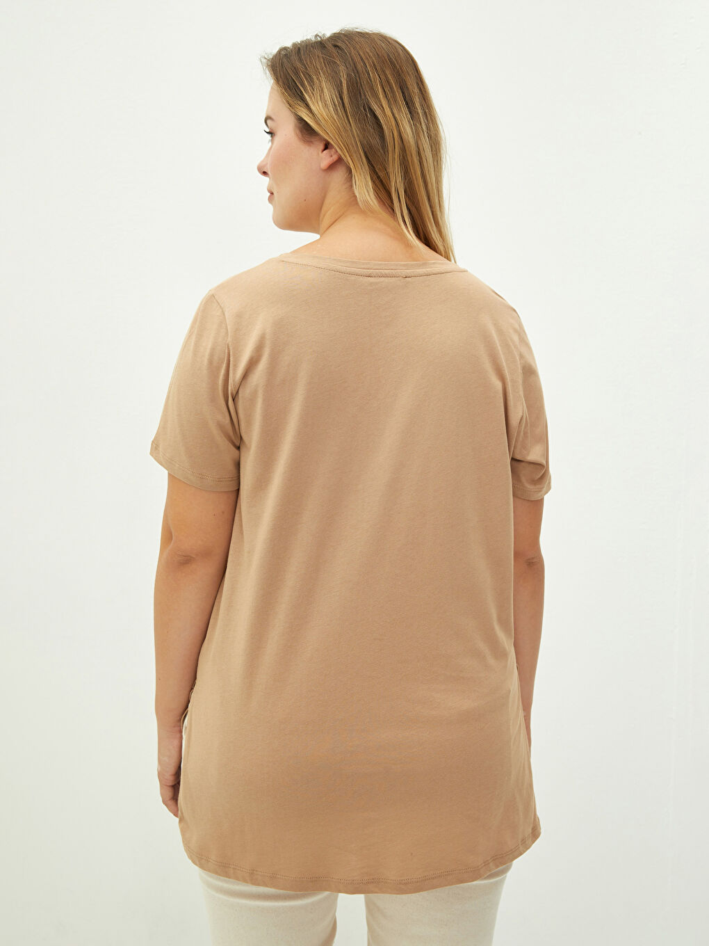 Bej Büyük Beden V Yaka Düz Kısa Kollu Kadın Tişört-4