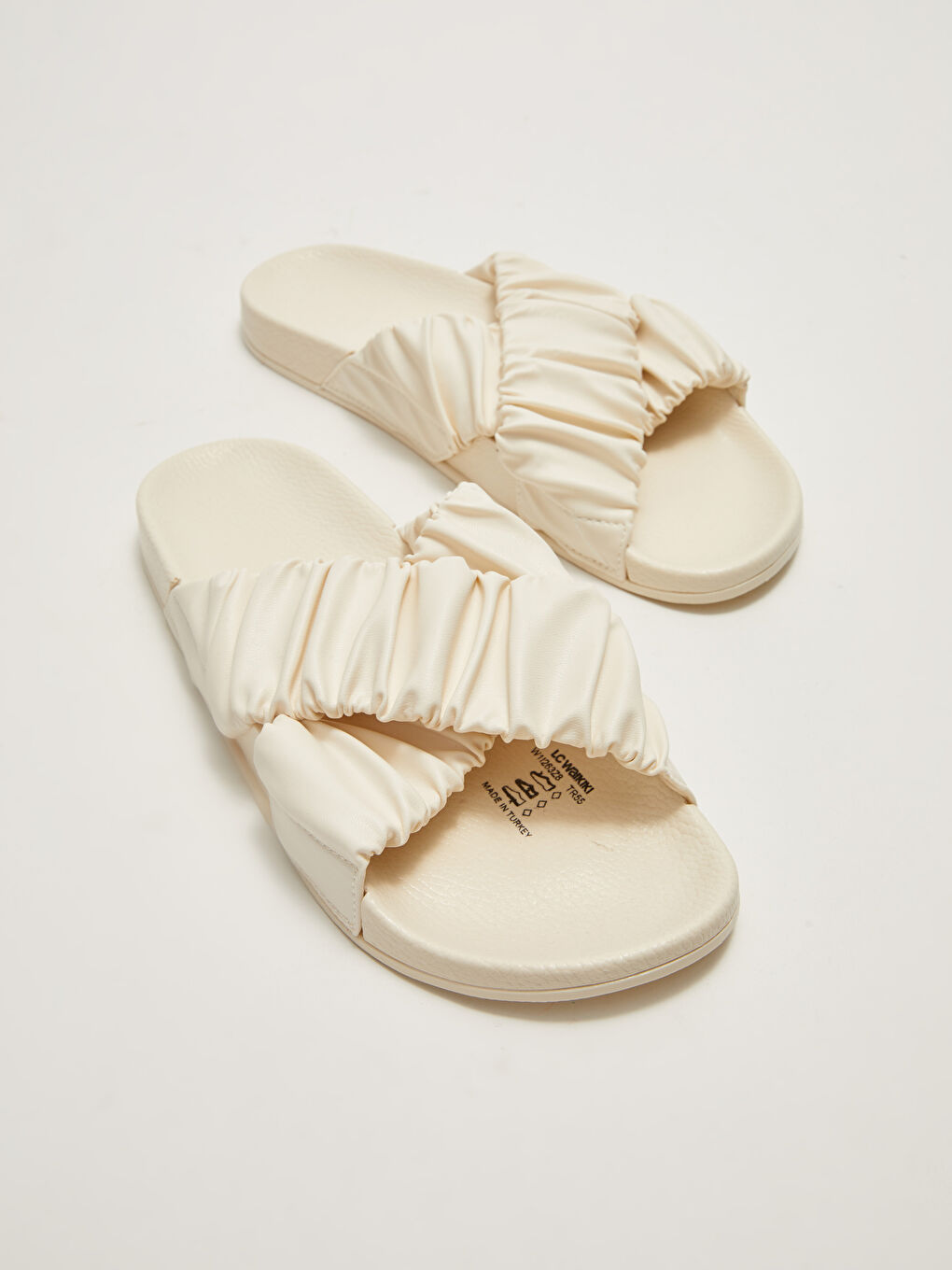 Deri Görünümlü Çapraz Bantlı Büzgülü Kadın Terlik-2