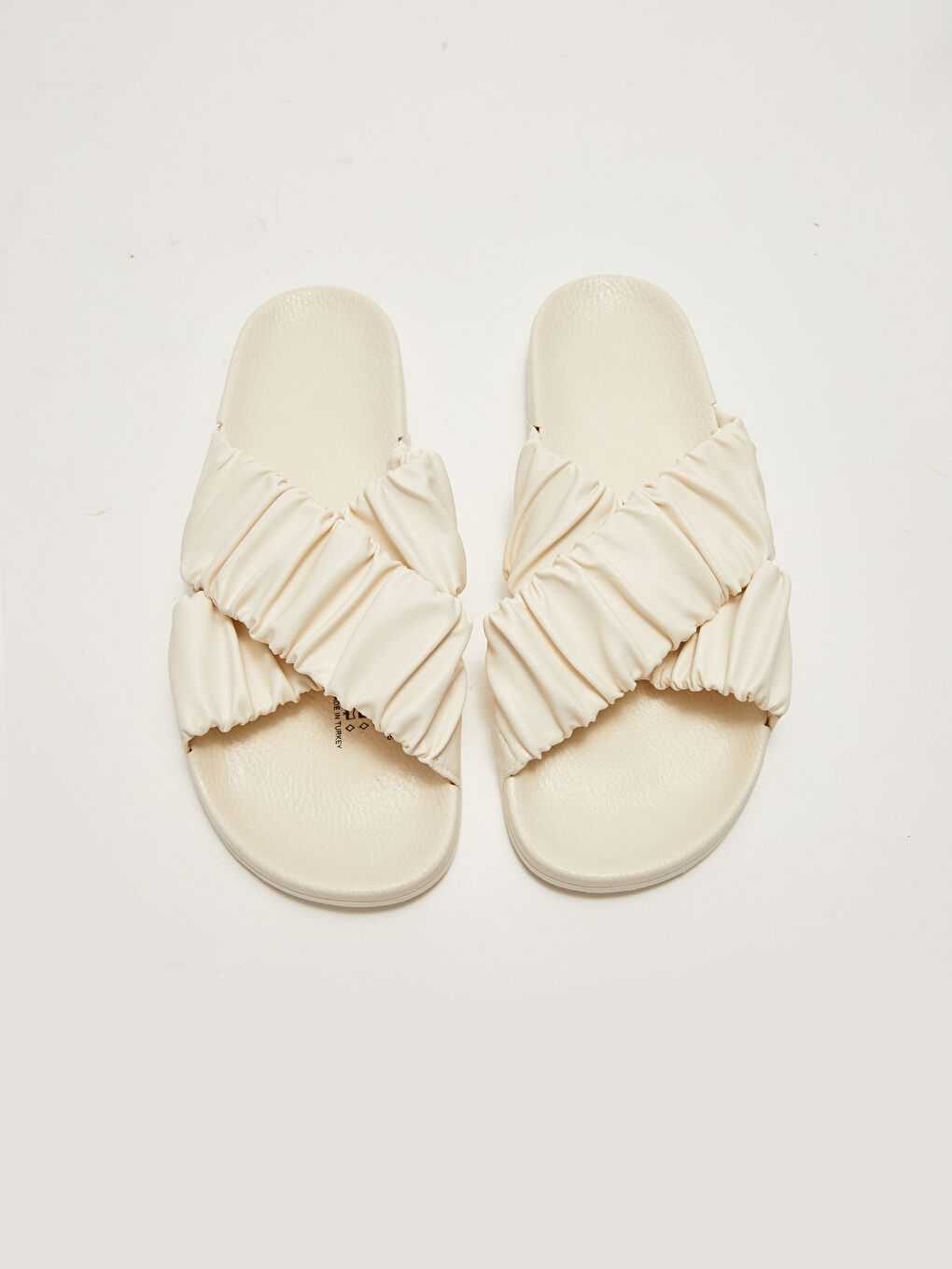 Deri Görünümlü Çapraz Bantlı Büzgülü Kadın Terlik-4