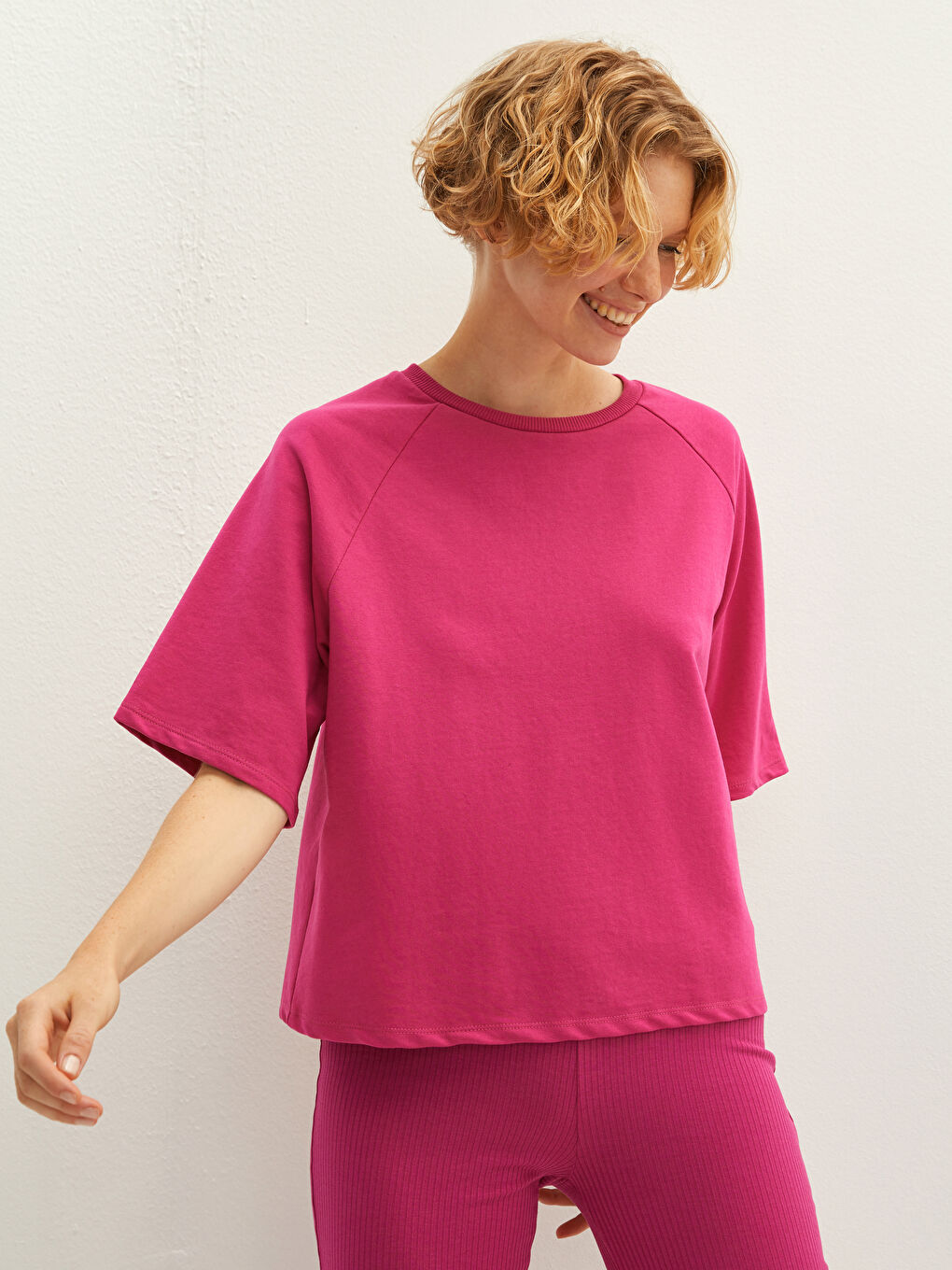 Fuşya Bisiklet Yaka Düz Kısa Kollu Kadın Tişört-1