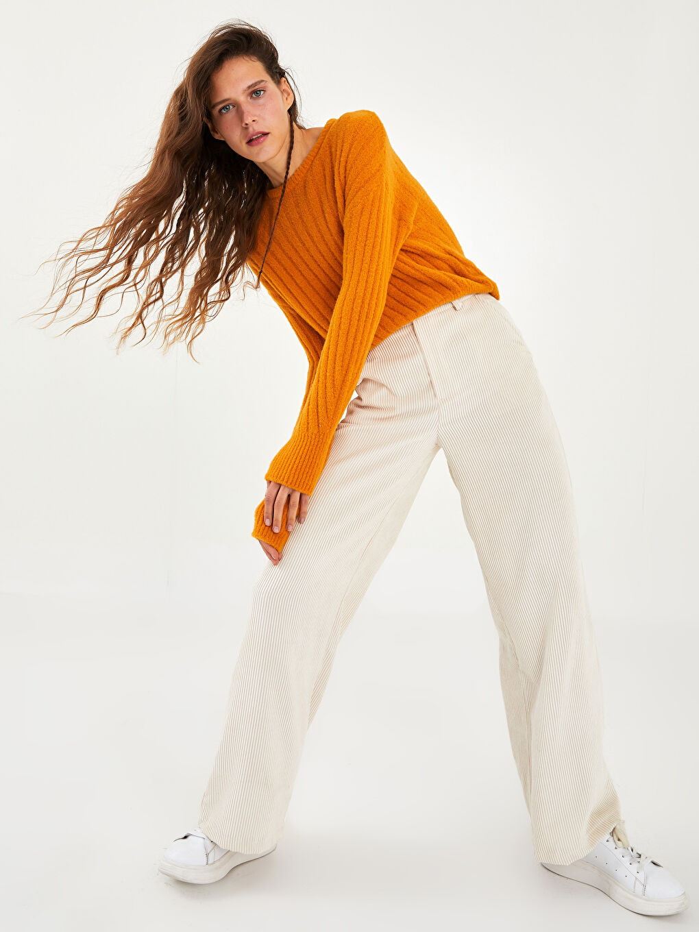 Ekru Standart Fit Geniş Paça Cep Detaylı Kadın Pantolon