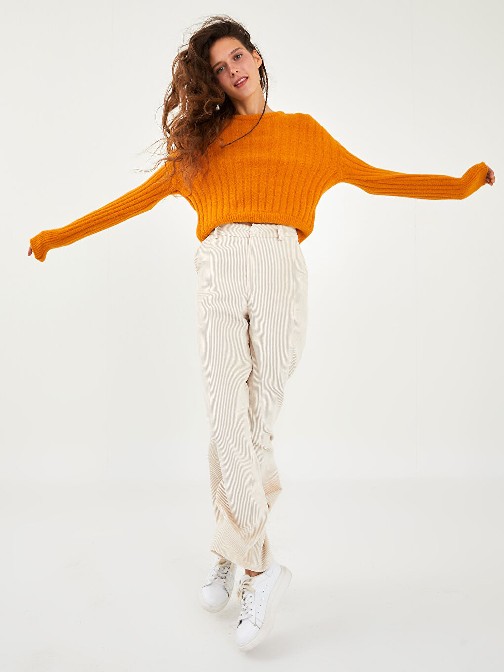 Ekru Standart Fit Geniş Paça Cep Detaylı Kadın Pantolon-2