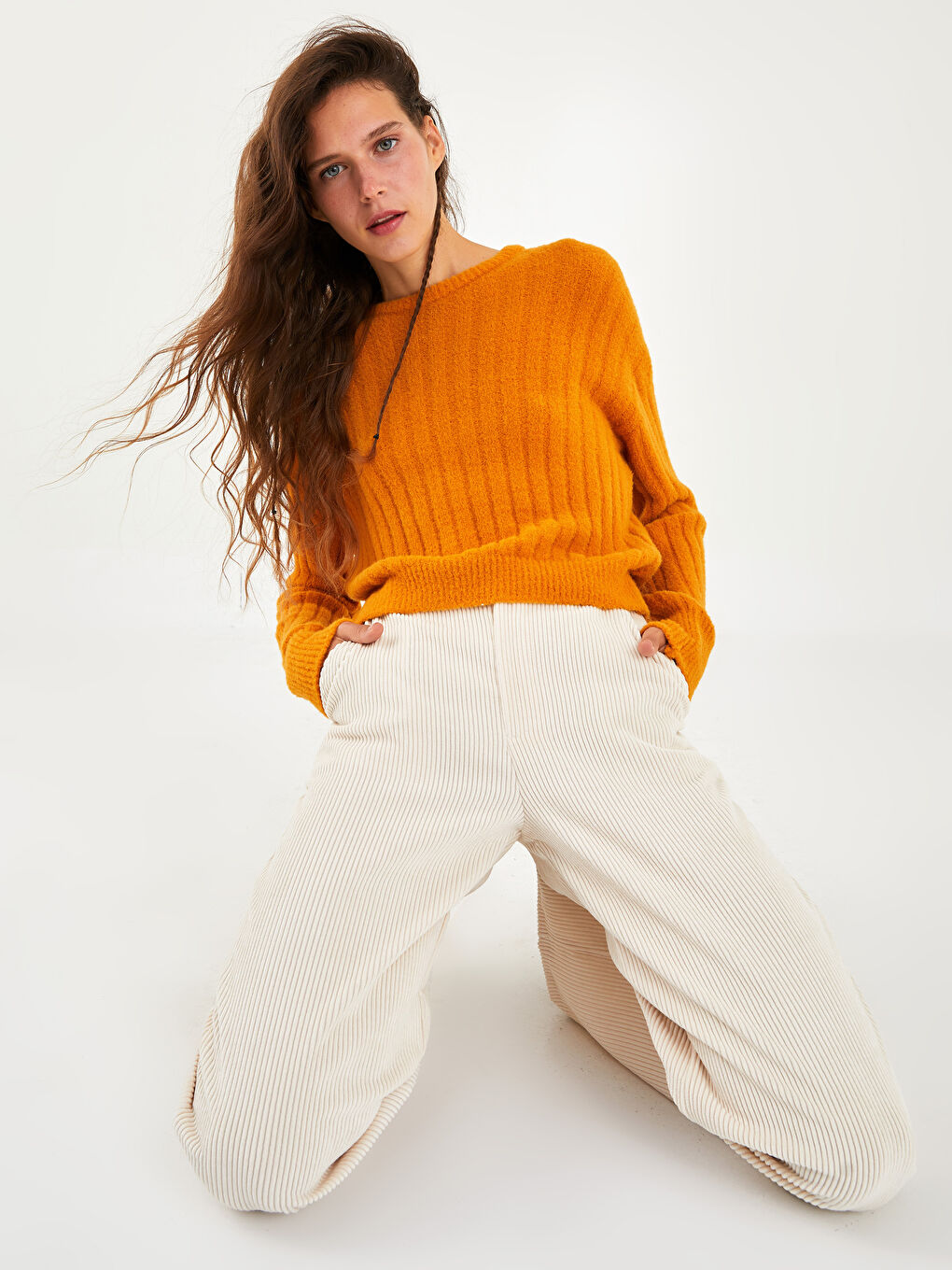 Ekru Standart Fit Geniş Paça Cep Detaylı Kadın Pantolon-3