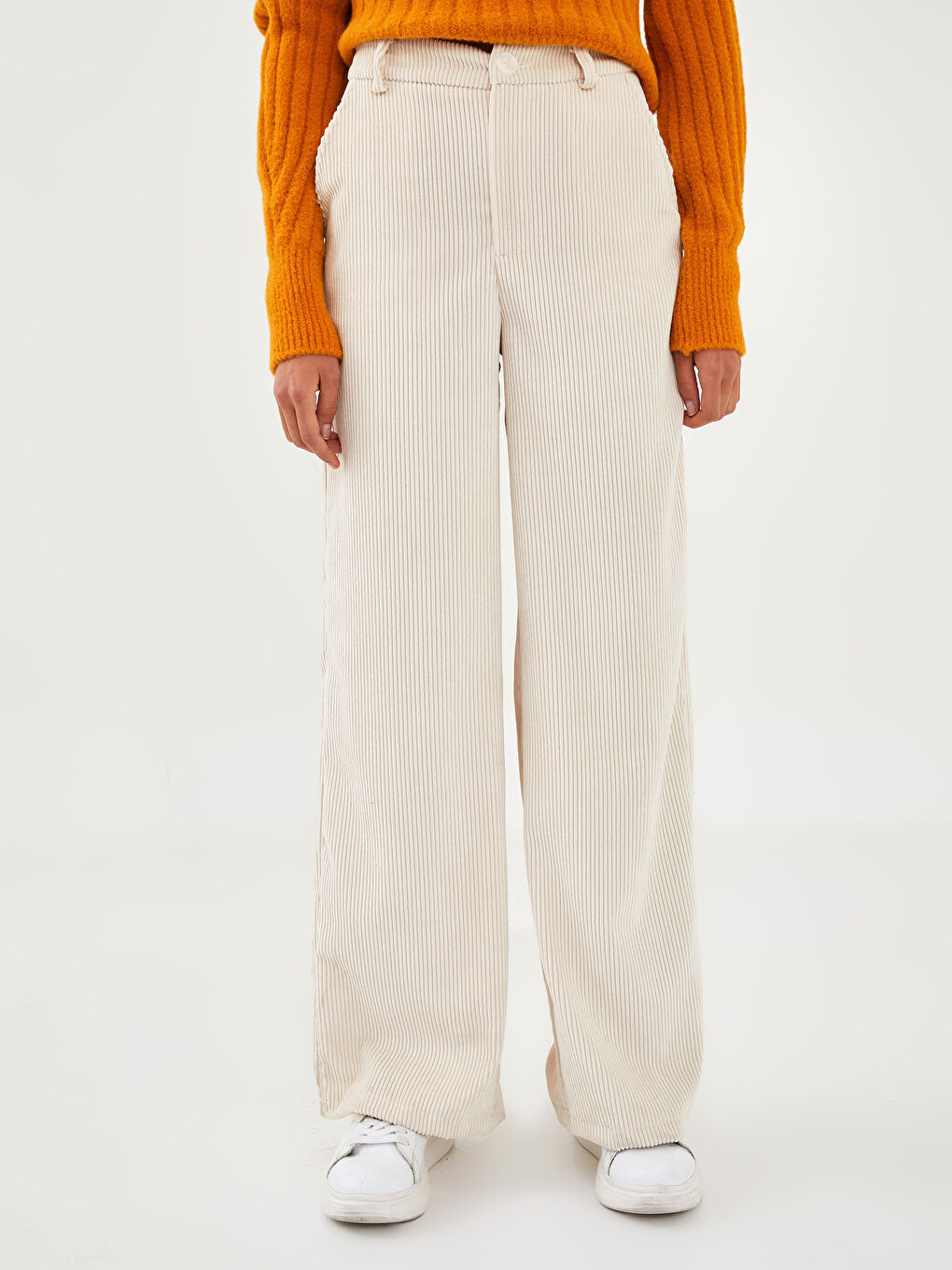 Ekru Standart Fit Geniş Paça Cep Detaylı Kadın Pantolon-4