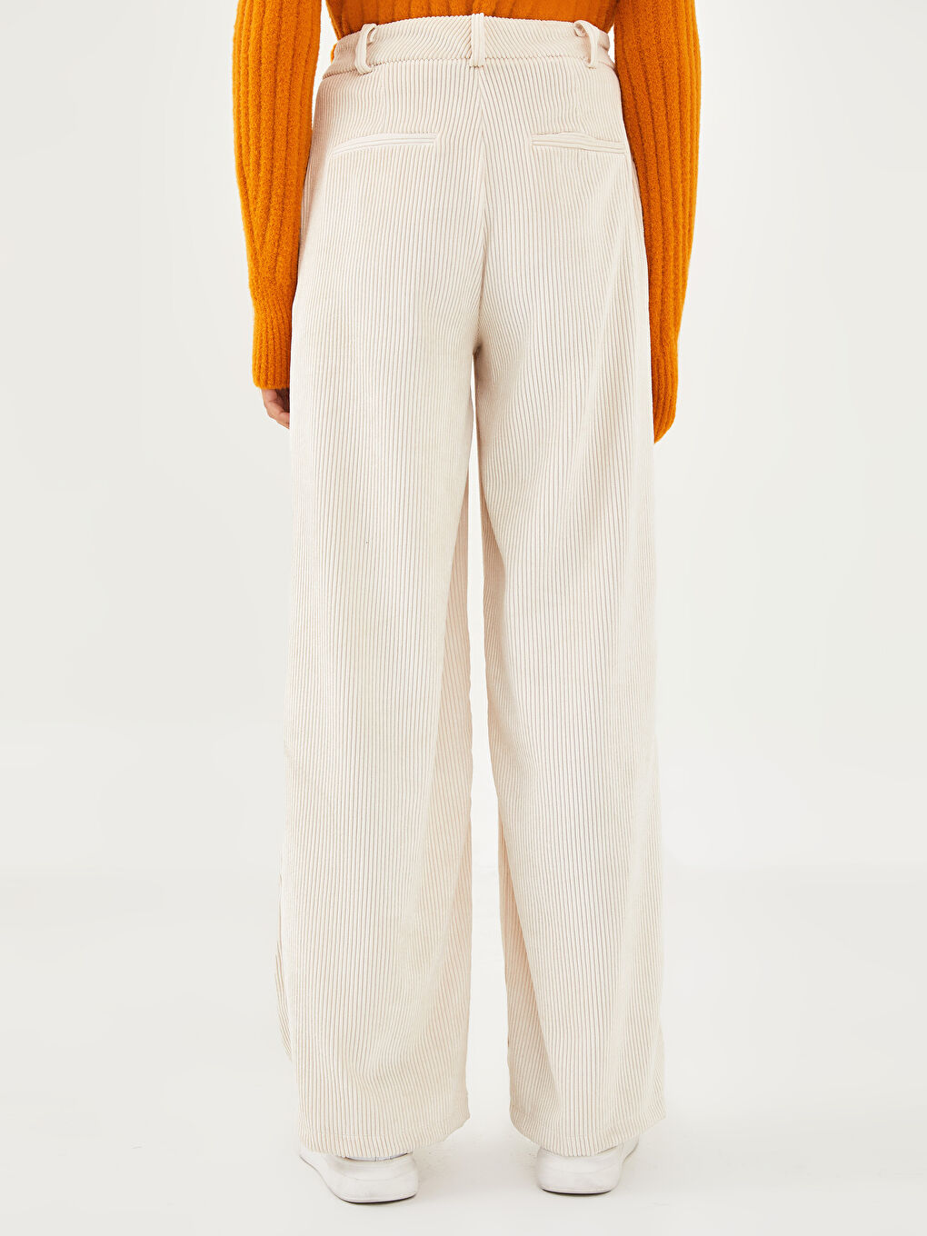 Ekru Standart Fit Geniş Paça Cep Detaylı Kadın Pantolon-5